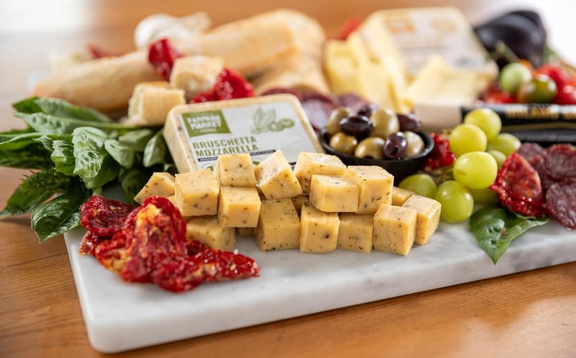 Garlic, Smokey Cheddar, Sharp Cheddar, Pepper Jack, Gouda, Swiss, Mozzarella & Italian Blend – Gluten Free, Keto & Paleo Farmers Market Wisconsin Cheese Artisan Gift Set for Charcuterie, 8 Count B0CRMBJ81D