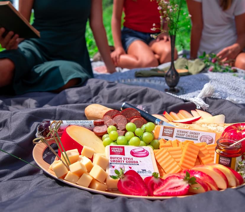 Garlic, Smokey Cheddar, Sharp Cheddar, Pepper Jack, Gouda, Swiss, Mozzarella & Italian Blend – Gluten Free, Keto & Paleo Farmers Market Wisconsin Cheese Artisan Gift Set for Charcuterie, 8 Count B0CRMBJ81D