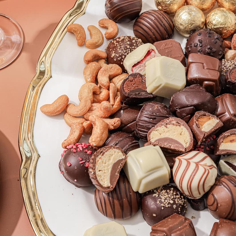 Broadway Basketeers Gift Basket – Gourmet Snack & Chocolate Food Gifts Christmas Holiday, Women, Men, Family, Thank You, Care Package for College & Teachers – Corporate Kosher