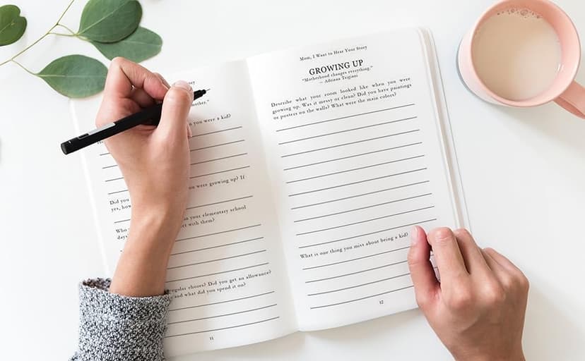 Mom, I Want to Hear Your Story: A Mother's Guided Journal to Share Her Life & Her Love (Lavender) (Hear Your Story Books)