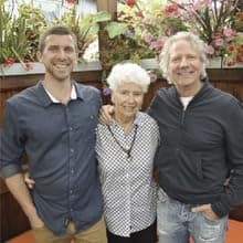 Dan the Sausageman Juneau Gourmet 8 items Gift Basket - Original Summer Sausage, Wisconsin Cheese, Mustard, Craker, Olives, Nuts and Candy | Gift Snack Box