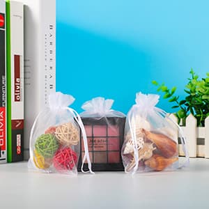 Hopttreely 100PCS Premium Sheer Organza Bags, White Wedding Favor Bags, 4x4.72 Jewelry Gift Bags for Party, Jewelry, Christmas, Festival, Bathroom Soaps, Makeup Organza, Wrapping Supplie