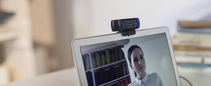 Logitech C920x HD Pro PC Webcam, Full HD 1080p/30fps Video, Clear Audio, HD Light Correction, Works with Microsoft Teams, Google Meet, Zoom, Nintendo Switch 2’s New GameChat Mode, Mac/Tablet- Black
