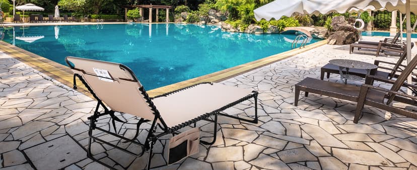 VILLEY Oversized Chaise Lounge Chair, Heavy-Duty Folding Outdoor Lounge Chair with 5 Adjustable Positions, Portable Trifold Beach Lounger for Patio, Beach, Lawn, Backyard, Camping – Beige