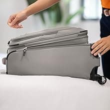 Travelpro Maxlite 5 Softside Expandable Luggage with 4 Spinner Wheels, Lightweight Suitcase, Men and Women, International, Black, Carry-on 21-Inch