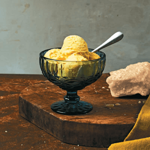Tasting History: Explore the Past through 4,000 Years of Recipes (A Cookbook) 1982186186