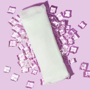 Frida Mom 2-in-1 Postpartum Pads, Absorbent Perineal Ice Maxi Pads, Instant Cold Therapy Packs and Maternity Pad in One