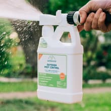 Wondercide - Outdoor Pest Control Spray with Natural Essential Oils - Mosquito, Ant, Flea, Tick, Insect Repellent, Treatment, Killer - Safe Around Pets Kids 32 oz