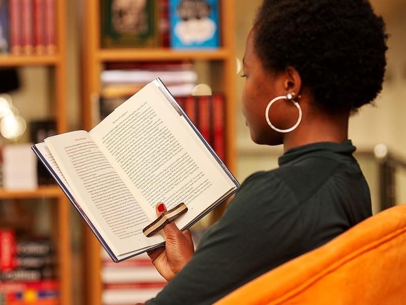 TILISMA Wooden Book Page Holder - Handmade Walnut Thumb Book Accessories - Reading Gadget to Read in Bed - Gifts for Book Lovers, Avid Readers, Bookworms, Librarians - Bookmark (Small)