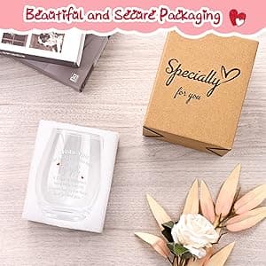 Futtumy Boss Lady Gifts, Bosses Day Gifts for Women, Thank You for Being My Boss Lady Wine Glass, Funny Boss Day Gift Office Christmas Birthday Retirement Gift for Women Manager, 17 Oz