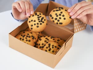 Brown Kraft Cookie Boxes with Ribbons & Window (20 Pack) 8.3 x 6 x 2.8” Food Grade Cardboard Bakery Gift Boxes for Christmas Gift Giving, Baked Goods, Candy Treats, Decorative Holiday Packaging, Empty