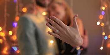 Engagement Gifts for Couples, Boyfriend and Girlfriend Wine Glass Engaged Gift Set with Wine Bag, Fiance Fiancee Gift for Him and Her Bride and Groom, Wedding Bridal Shower Gifts for Newlywed