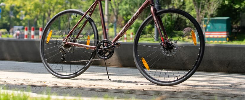 HILAND 700C Road Hybrid Bike, 7 speeds Bikes Urban City Commuter Bicycle with Disc Brake for Men Women Adult Comfortable Bicycle