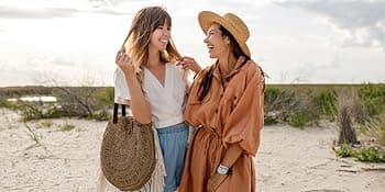 OASSIE Christmas Friendship Gifts for Women - Decorative Trinket Dish 4"x4" Ceramic Jewelry Dish Tray - Christmas Birthday Gifts for Best Friends Women Friendship Bestie BFF Sister, Friend Gift