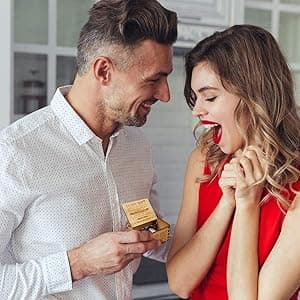 Music Box Gift for Wife - Romantic Birthday Valentine Anniversary Christmas to My Wife Gifts from Husband Boyfriend Love Women Girl Girlfriend Wooden Hand Crank Musical Box Play You are My Sunshine