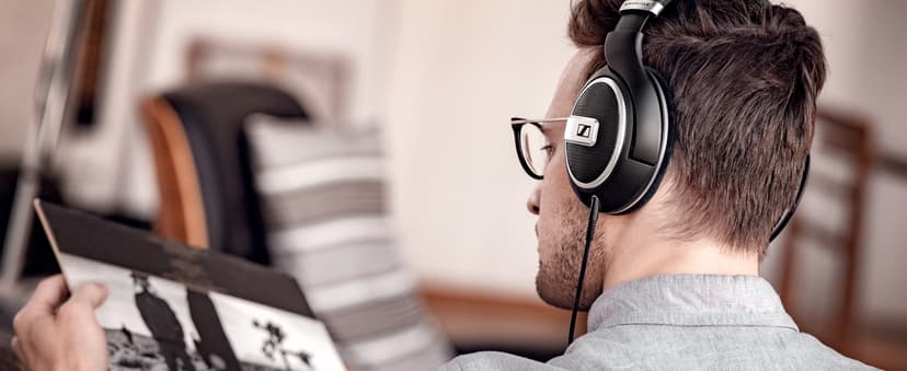 Sennheiser HD 599 SE Open-Back Headphones, Premium Design, Natural Balanced Audio, Comfortable Fit, Wired Headphones for Music, Gaming, School, Work, Black