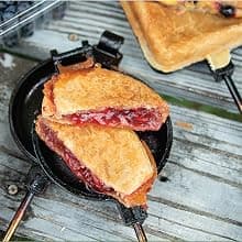 Weekend Camping Cookbook: Over 100 Delicious Recipes for Campfire and Grilling (Fox Chapel Publishing) Make-Ahead Meals for Outdoor Adventures - Cast Iron Nachos, Bacon S'Mores, Foil Packs, and More 1497102936