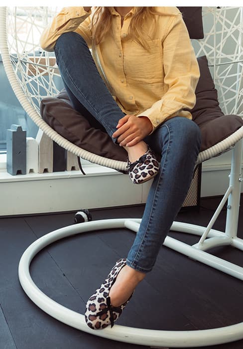 EverFoams Women's Fuzzy Slip-on Slippers Warm Cozy Soft Lightweight Memory Foam Indoor House Shoes