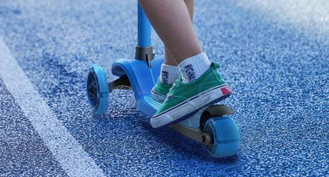 LED Light-Up Wheels, 3 Adjustable Handlebar, Easy Assembly, Lightweight, Wide Anti-Slip Deck, Lean to Steer, Max Load 110 lbs Gotrax KS1 Kids Kick Scooter, 3 Wheels for Boys & Girls 2-8, Gifts B0CCYMV1T1