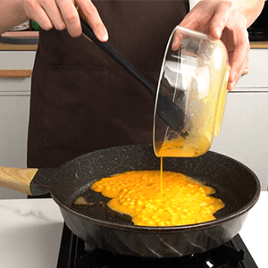 Food Grade Silicone, Heat Resistant Up to 600°F, Upgrade Strong Handle, Safe for Nonstick Cookware,Ideal for Cooking & Baking ChefAide 5 Pieces Silicone Spatulas Set, Heat Resistant Rubber Spatula B0CHGFG64S