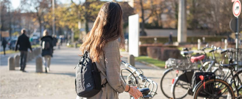 WATERFLY Crossbody Sling Backpack Sling Bag Travel Hiking Chest Bag Daypack (Black)