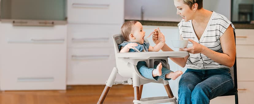 Chicco Zest LE 4-in-1 Folding High Chair, Feeding Chair, Toddler Chair and Youth Stool, Multi-Use Easy Clean High Chair, Chai/Beige