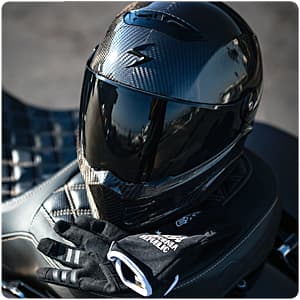 ScorpionEXO Covert FX Carbon Fiber Full Face Motorcycle Helmet Street Fighter Style - Bluetooth Ready Speaker Pockets DOT ECE Solid (Gloss Black - Medium)