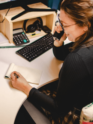 Dan the Sausageman Juneau Gourmet 8 items Gift Basket - Original Summer Sausage, Wisconsin Cheese, Mustard, Craker, Olives, Nuts and Candy | Gift Snack Box