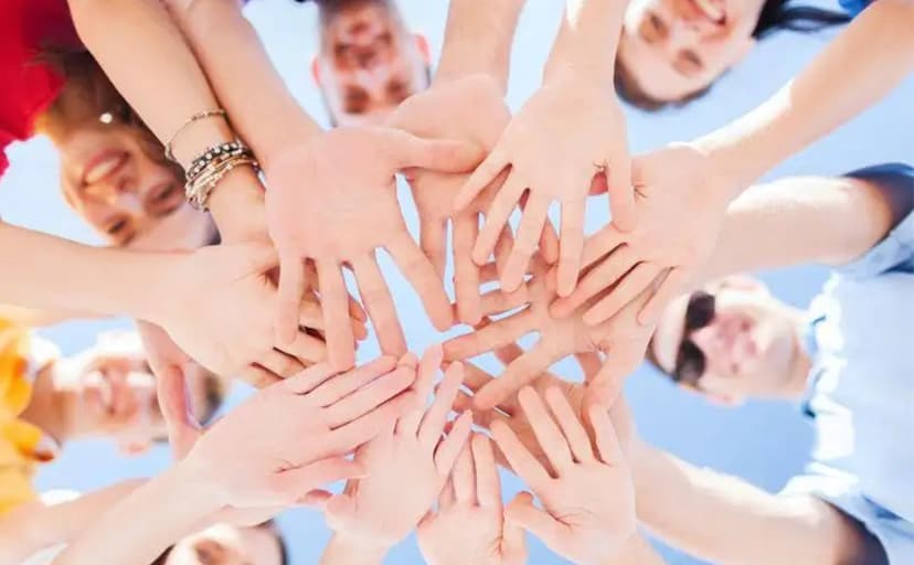 Rainbow Heishi Surfer Bracelets Set for Women Stackable Clay Beaded Bracelets Disc Stretch Preppy Bracelets Layering Colorful Friendship Bracelets Team Cheer Bulk Boho Summer Beach Jewelry Gift