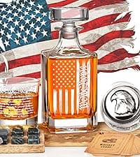 PONPUR Whiskey Decanter Engraved We The People American Flag, 750ml Whiskey Decanter Set with 2 Glasses, Christmas Boss Day Patriotic Birthday Gifts For Men Dad, Liquor Scotch Bourbon Presents