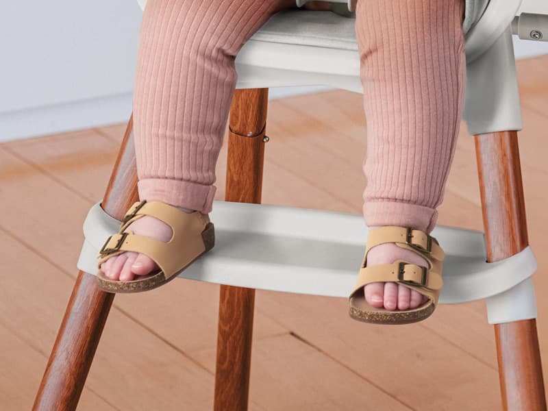 Chicco Zest LE 4-in-1 Folding High Chair, Feeding Chair, Toddler Chair and Youth Stool, Multi-Use Easy Clean High Chair, Chai/Beige