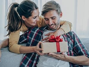 Homsolver Gifts for Dad, Fathers Day Christmas Birthday Dad Gifts from Daughter Son - Sandalwood Scented Candle (7OZ)