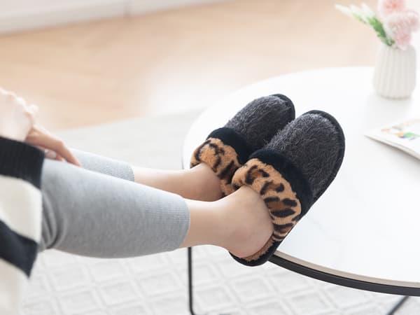 Cozy Slippers for Women Indoor and Outdoor Fuzzy House Shoes with Memory Foam Anti-Skid Sole Gifts for Women Mom Ladies