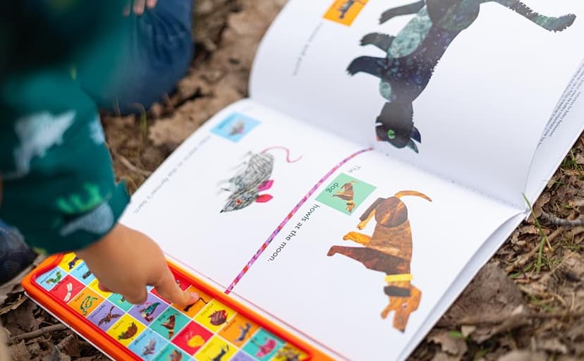 World of Eric Carle, Around the Farm 30-Button Animal Sound Book - Great for First Words - PI Kids 1450805752