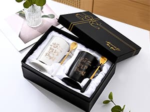 YHRJWN 25th Anniversary Presents, 25th Wedding Anniversary Presents for Couple Parents, 25th Mr Right Mrs Always Right Coffee Mugs, His and Hers Gifts, 14 Oz with Lids, Spoons and Gift Box