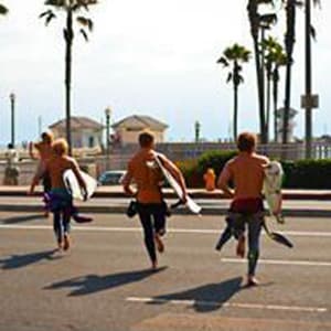 Rainbow Heishi Surfer Bracelets Set for Women Stackable Clay Beaded Bracelets Disc Stretch Preppy Bracelets Layering Colorful Friendship Bracelets Team Cheer Bulk Boho Summer Beach Jewelry Gift