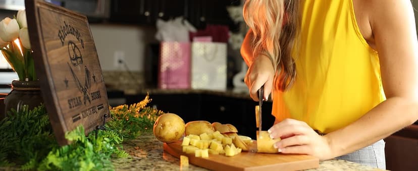 Personalized Christmas Gifts for Women, Customized Gifts for Mom – Custom Cutting Board for Mom or Grandma, Birthday, Christmas Gift Idea from Son, Daughter, Grandkids