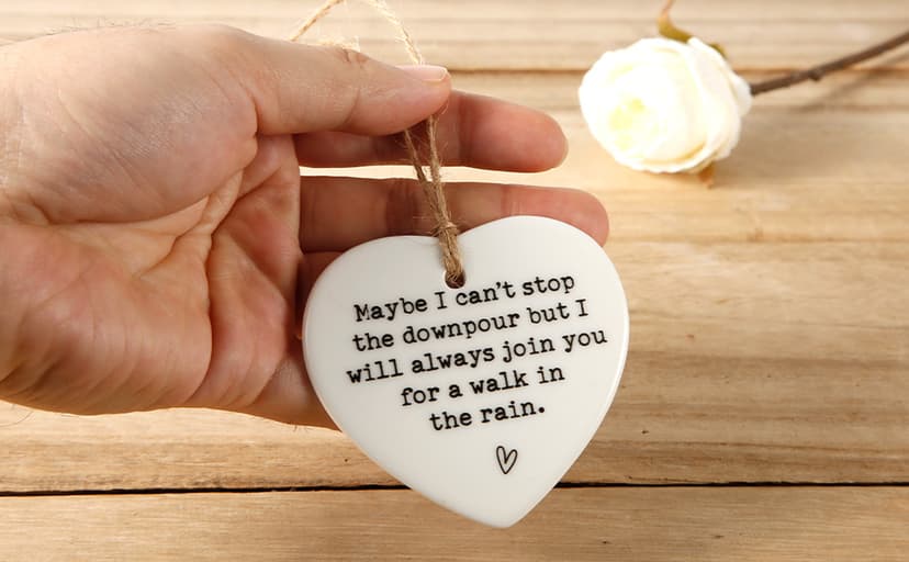 Maybe I Can't Stop the Downpour Plaque, Ceramic Heart Souvenir Hanging Friendship Plaque Crafts Friendship Gift Bestie/Sister Tough Time Gift Hang Sign Ornament for Wall Door Decor