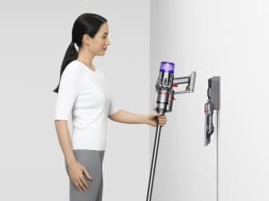 Dyson V9 Motorbar Cordless Vacuum, Cleans Hard Floors and Carpets, Detangles, Converts to Handheld, 100AW, 3 Power Modes, Up to 40 Minutes¹