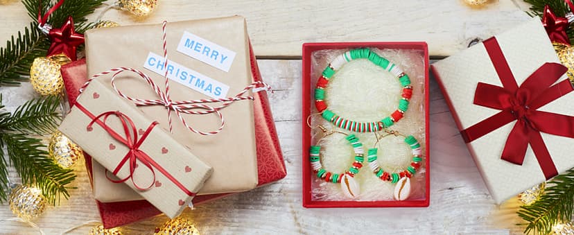 Redtwo 5100 Clay Beads Bracelet Making Kit, Flat Preppy Beads for Friendship Jewelry Making,Polymer Heishi Beads with Charms Gifts for Teen Girls Crafts for Girls Ages 8-12