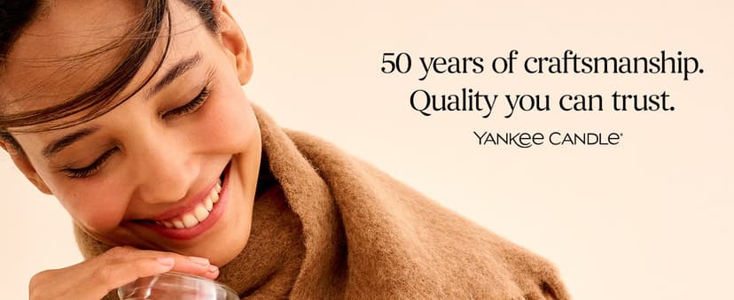 Yankee Candle Christmas Cookie, Scented Candle, 22oz Large Jar with up to 150 Hour Burn Time, Giftable, Holidays