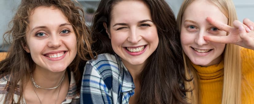 60PCS Pre-Written Friendship Messages in a Bottle, Bestfriend Birthday Gifts for Women Sister Bestie, Cute Capsule Messages in Plastic Jar Long Distance BFF Gifts