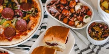 Dan the Sausageman Juneau Gourmet 8 items Gift Basket - Original Summer Sausage, Wisconsin Cheese, Mustard, Craker, Olives, Nuts and Candy | Gift Snack Box