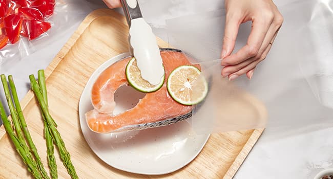 Syntus Vacuum Sealer Bags, 150 Gallon 11" x 16" and Quart 8" x 12" and Pint 6" x 10" Commercial Grade PreCut Bag, BPA Free Food Vac Bags for Storage, Meal Prep or Sous Vide