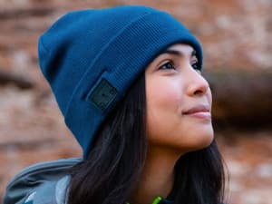 Foxelli Bluetooth Beanie Hat – 15-Hour Battery, Built-in Mic, Fully Washable, Perfect Tech Gift for Men & Women B08T6QBZC2