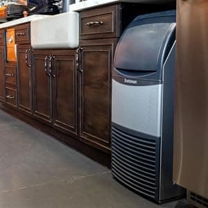Scotsman UF0915A-1 15-Inch Air-Cooled Flake Undercounter Ice Maker Machine with 36 lb. Storage Capacity, 96 lbs/Day, 115v, NSF