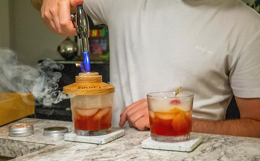 Whiskey Bourbon Smoker Kit 𝗣𝗥𝗘𝗠𝗜𝗨𝗠 Smoky bar Set. Natural American Solid Oak Smoker. A Great Home bar Gift, Easily Make The Legendary Smoked Cocktails and Old fashioneds at Home.