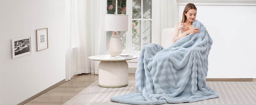 Touchat Luxury Faux Rabbit Fur Throw Blanket for Couch, Super Heavy Warm Cozy Fuzzy Blanket for Sofa Bedroom Living Room, Ultra Soft Fluffy Reversible Plush Blanket for Home Decor Gifts,Cream White