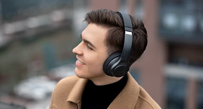 Soundcore Anker Life Q20 Hybrid Active Noise Cancelling Headphones, Wireless Over Ear Bluetooth Headphones, 60H Playtime, Hi-Res Audio, Deep Bass, Foam Ear Cups, Travel, Office, USB-C Charging