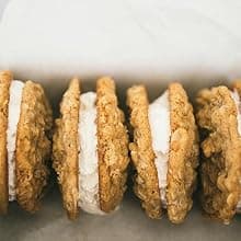 100 Cookies: The Baking Book for Every Kitchen, with Classic Cookies, Novel Treats, Brownies, Bars, and More (100 Baking Recipes for Every Kitchen) 1452180733